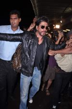 Shahrukh Khan snapped at international airport on 6th Sept 2012 (7).JPG